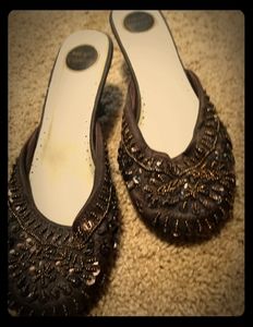 New Twist Women's 71/2 hills. Sequins top of hill.